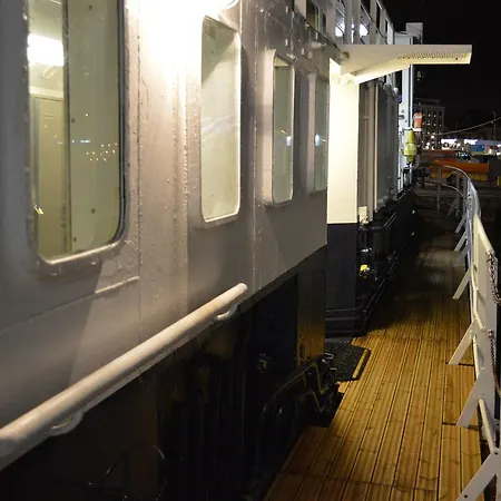 Hotellilaiva Muikku Hotelboat Muikku Bådhotel Helsinki